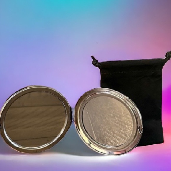 NEW!! Glam Compact Mirror - comes with pouch - Picture 1 of 6
